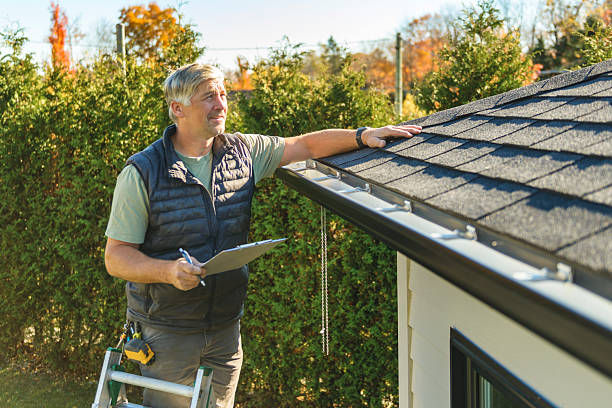 Professional Roofing technician working in Grapevine, TX